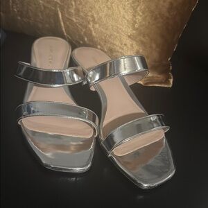 Stuart Weitzman Ava silver women’s Sandals preowned size 8.5